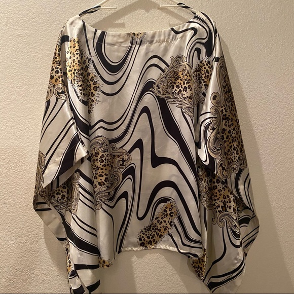 Kaelyn-Max Pattern Print Shawl Top - Picture 4 of 7